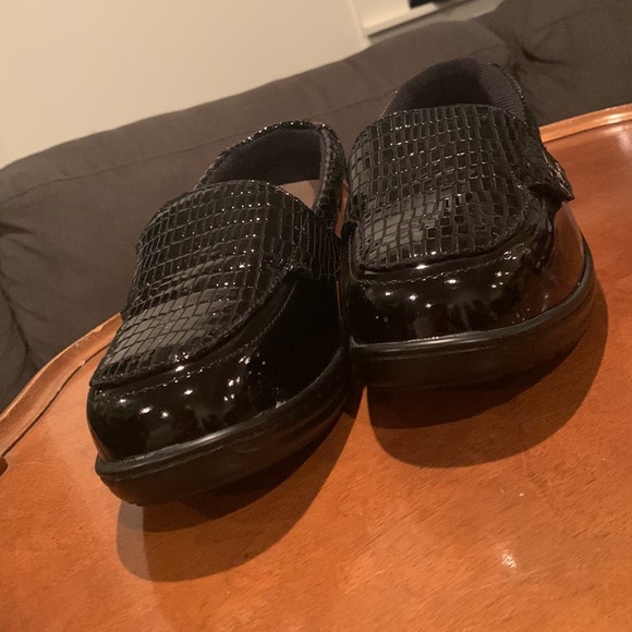 Orthofeet shoes - easy on - 8 Wide. - Picture 8 of 9